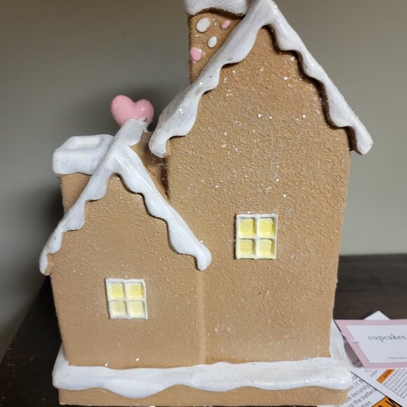 Valentines day gingerbread house - Picture 5 of 6